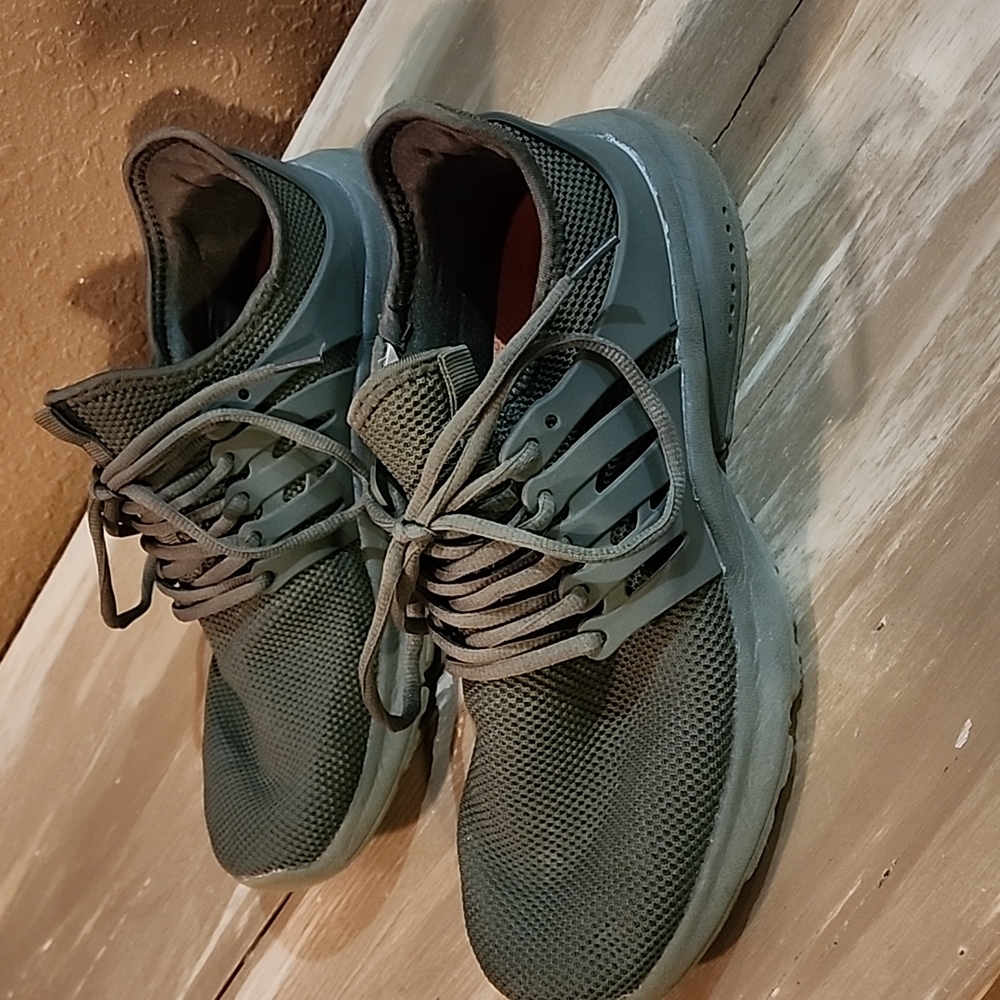 Green tennis shoes